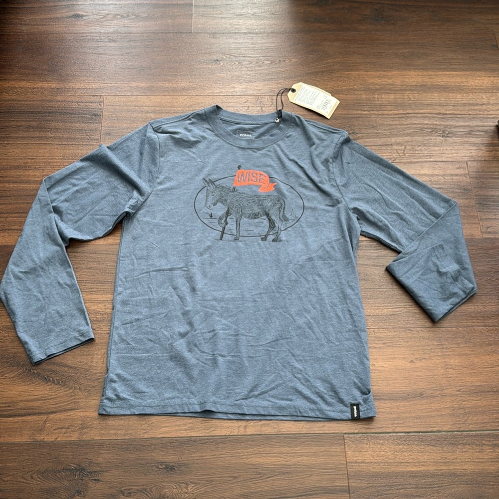 Prana NWT Graphic Long Sleeve Tee in a Cotton/ Polyester Blend, super soft!